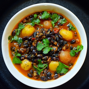 Black Bean Curry with Potatoes